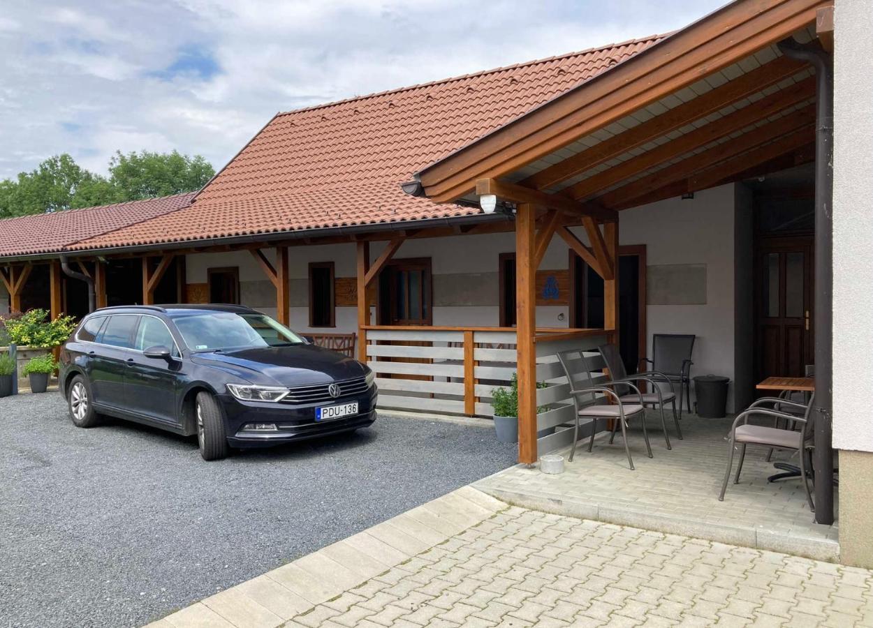 Toronyi Vendeghaz Hotel Luaran gambar