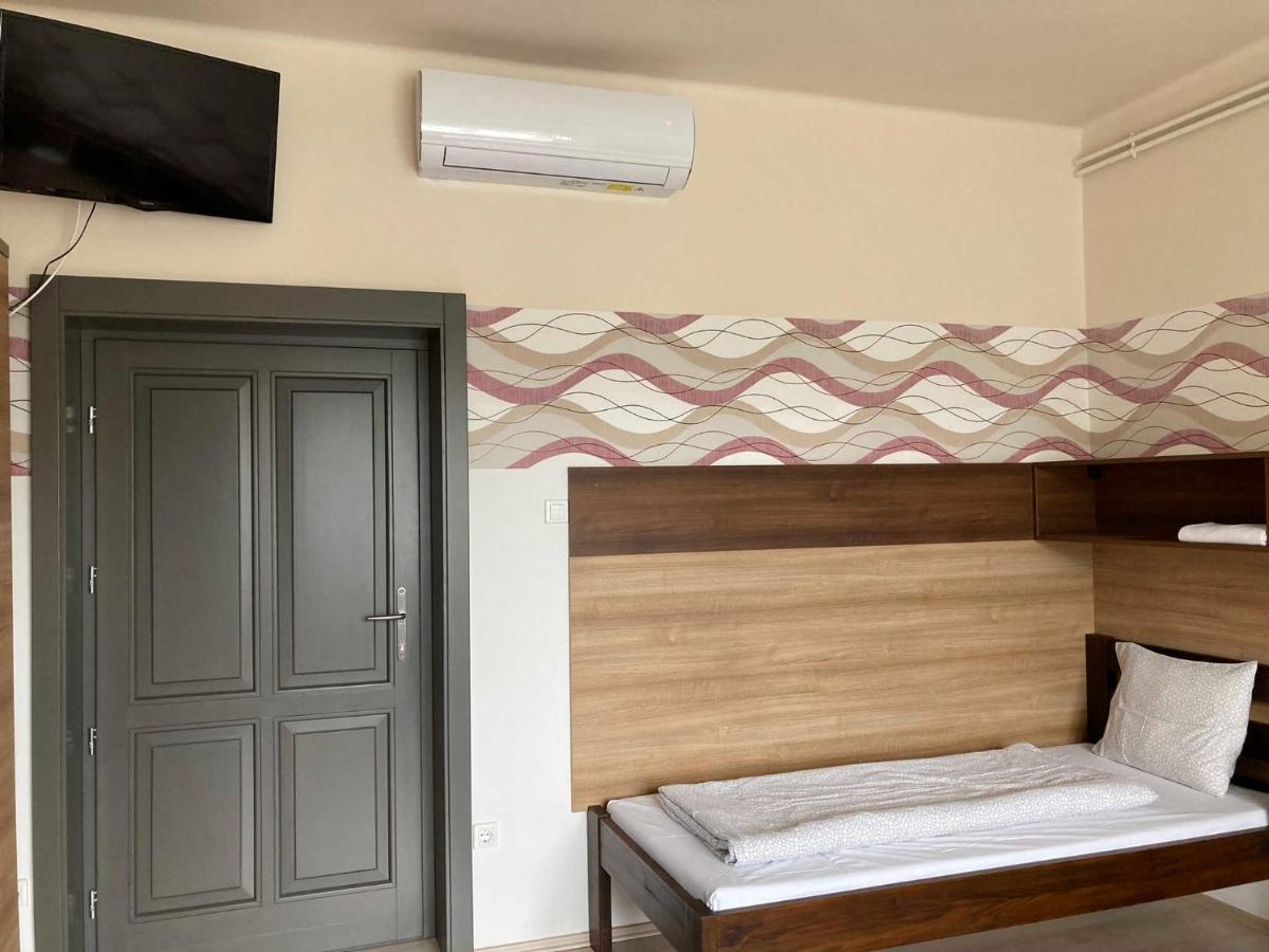 Toronyi Vendeghaz Hotel Luaran gambar