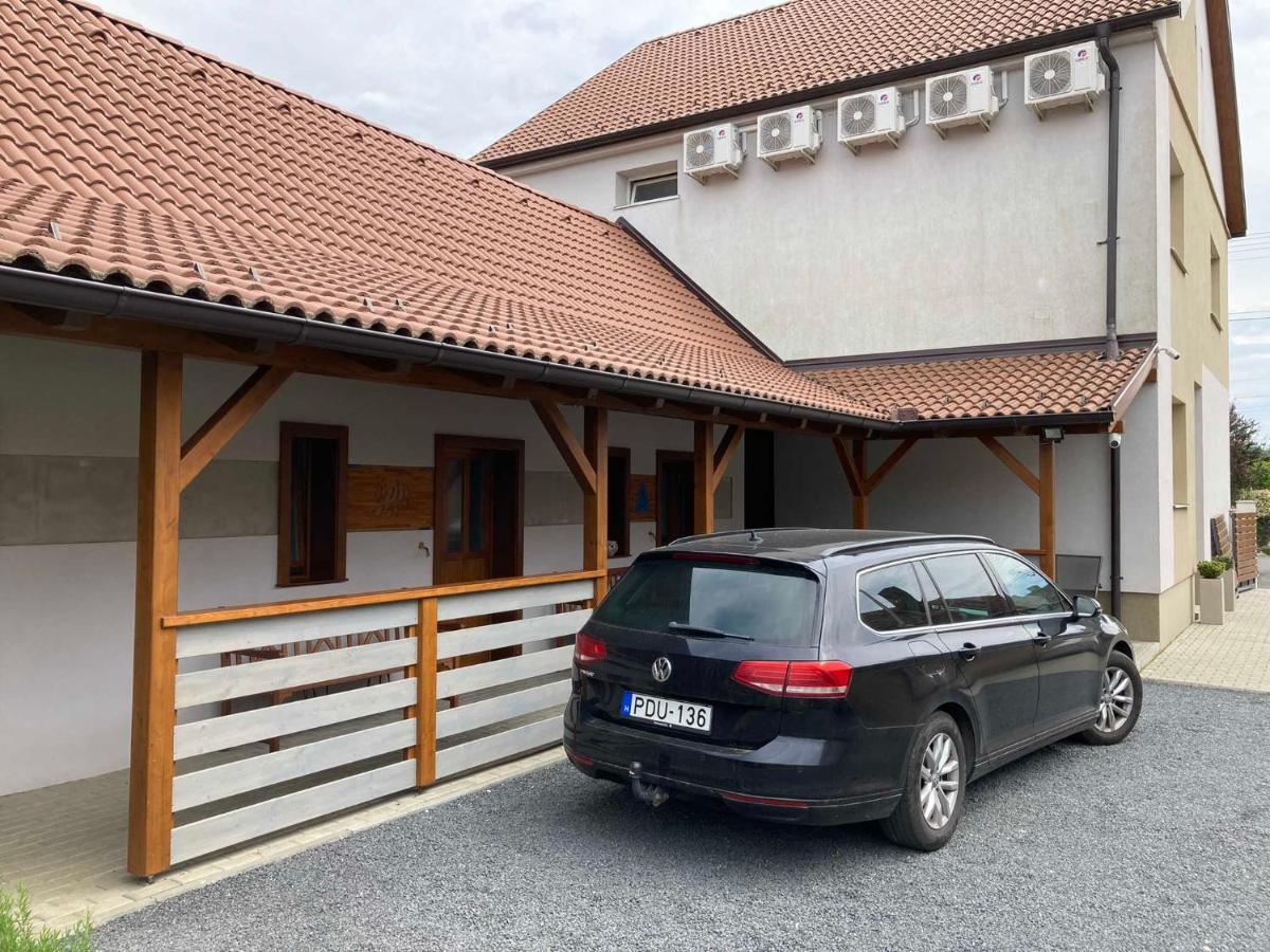Toronyi Vendeghaz Hotel Luaran gambar