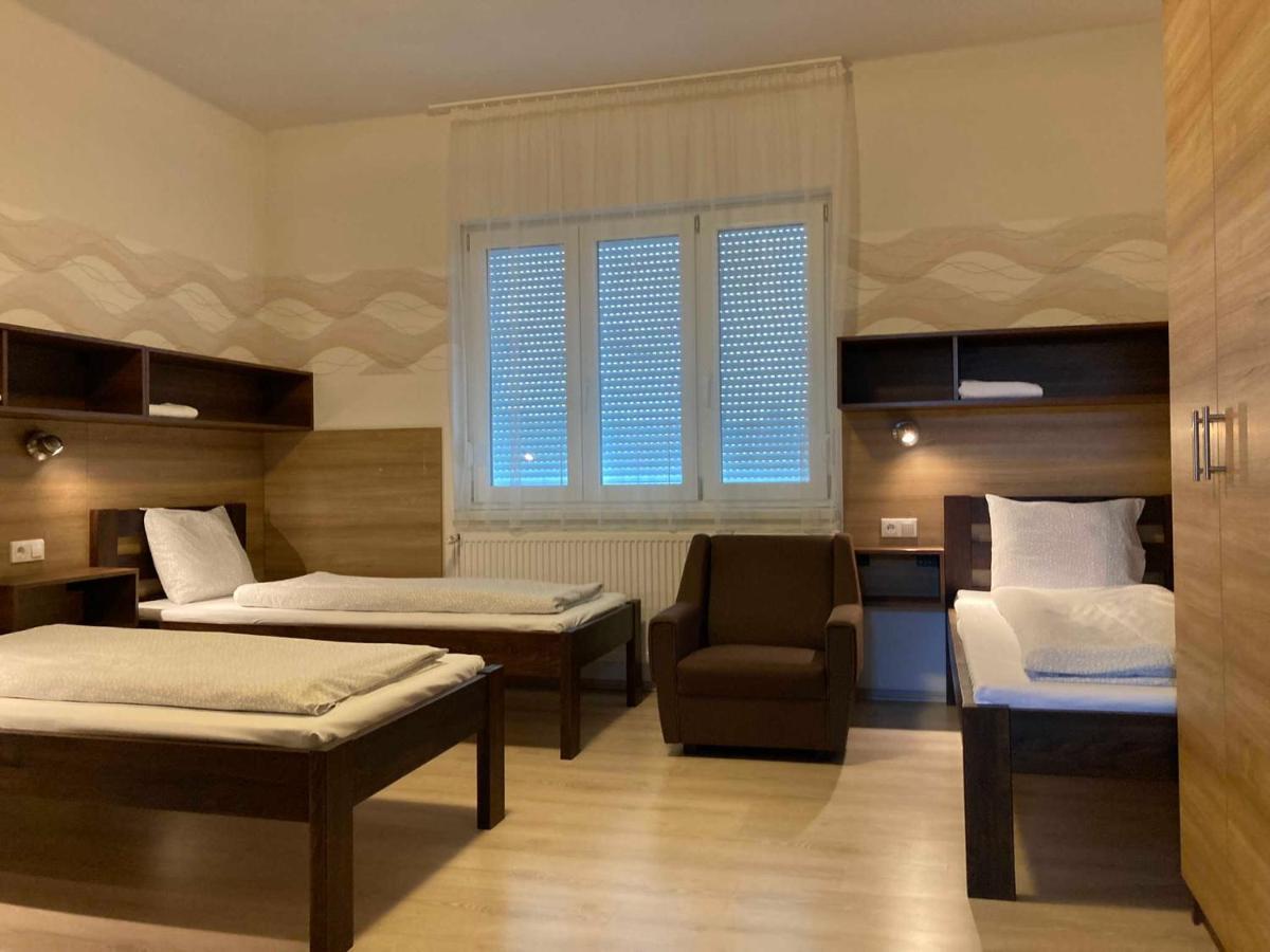 Toronyi Vendeghaz Hotel Luaran gambar