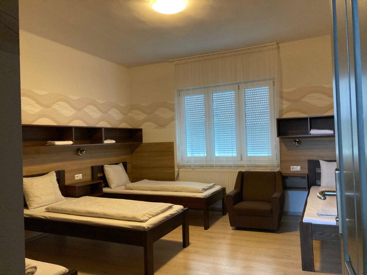 Toronyi Vendeghaz Hotel Luaran gambar
