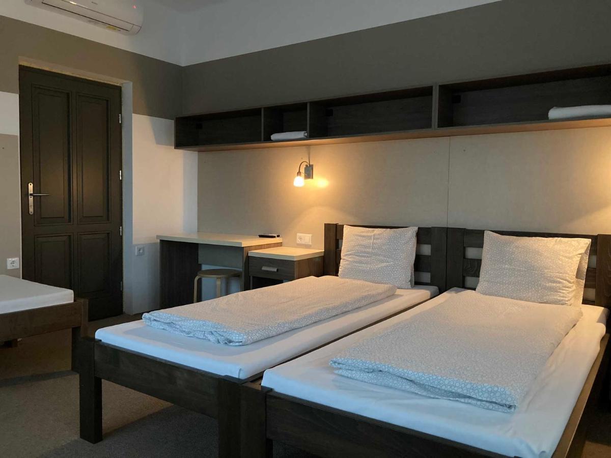 Toronyi Vendeghaz Hotel Luaran gambar