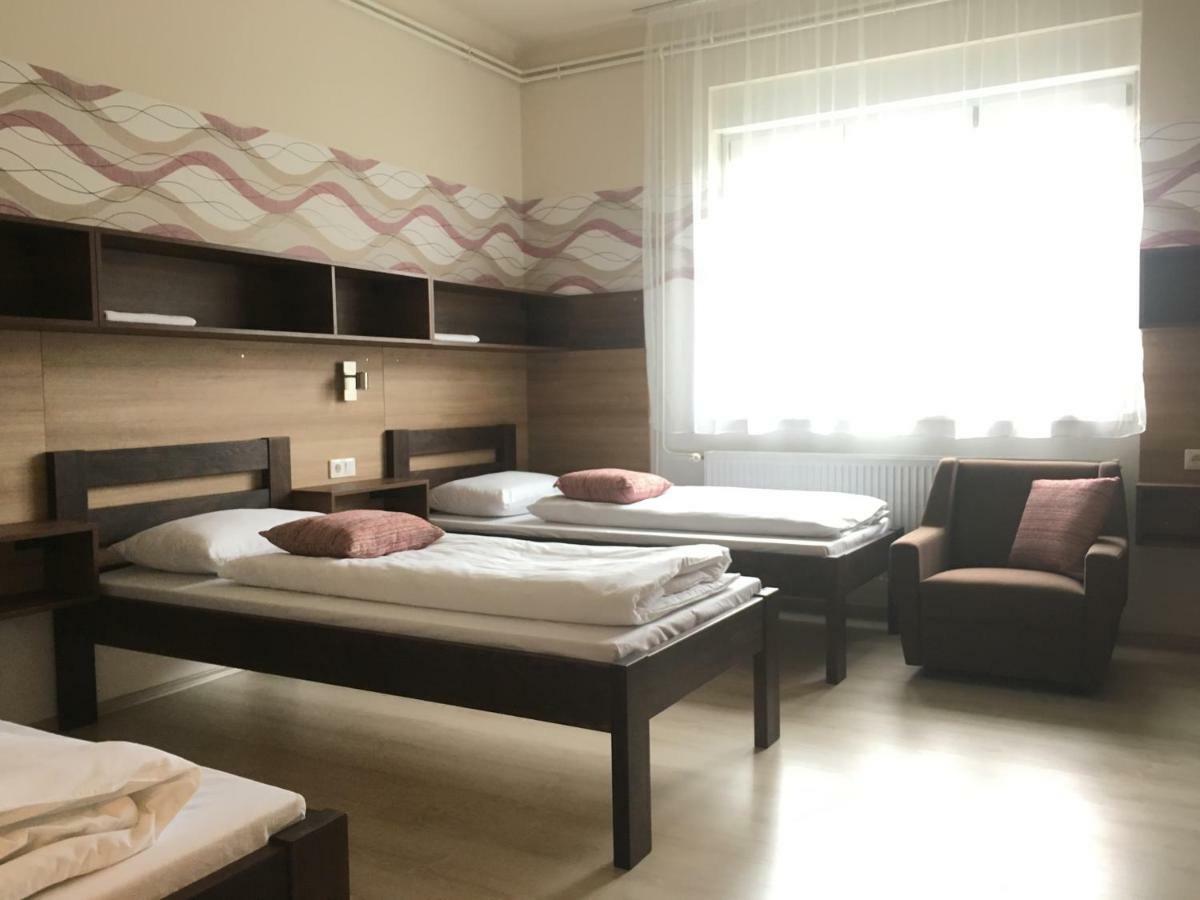 Toronyi Vendeghaz Hotel Luaran gambar